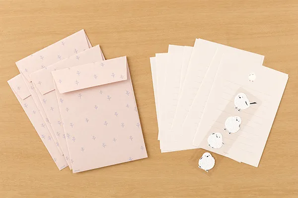 Set contents — envelopes, note sheets, and Shimaenaga stickers